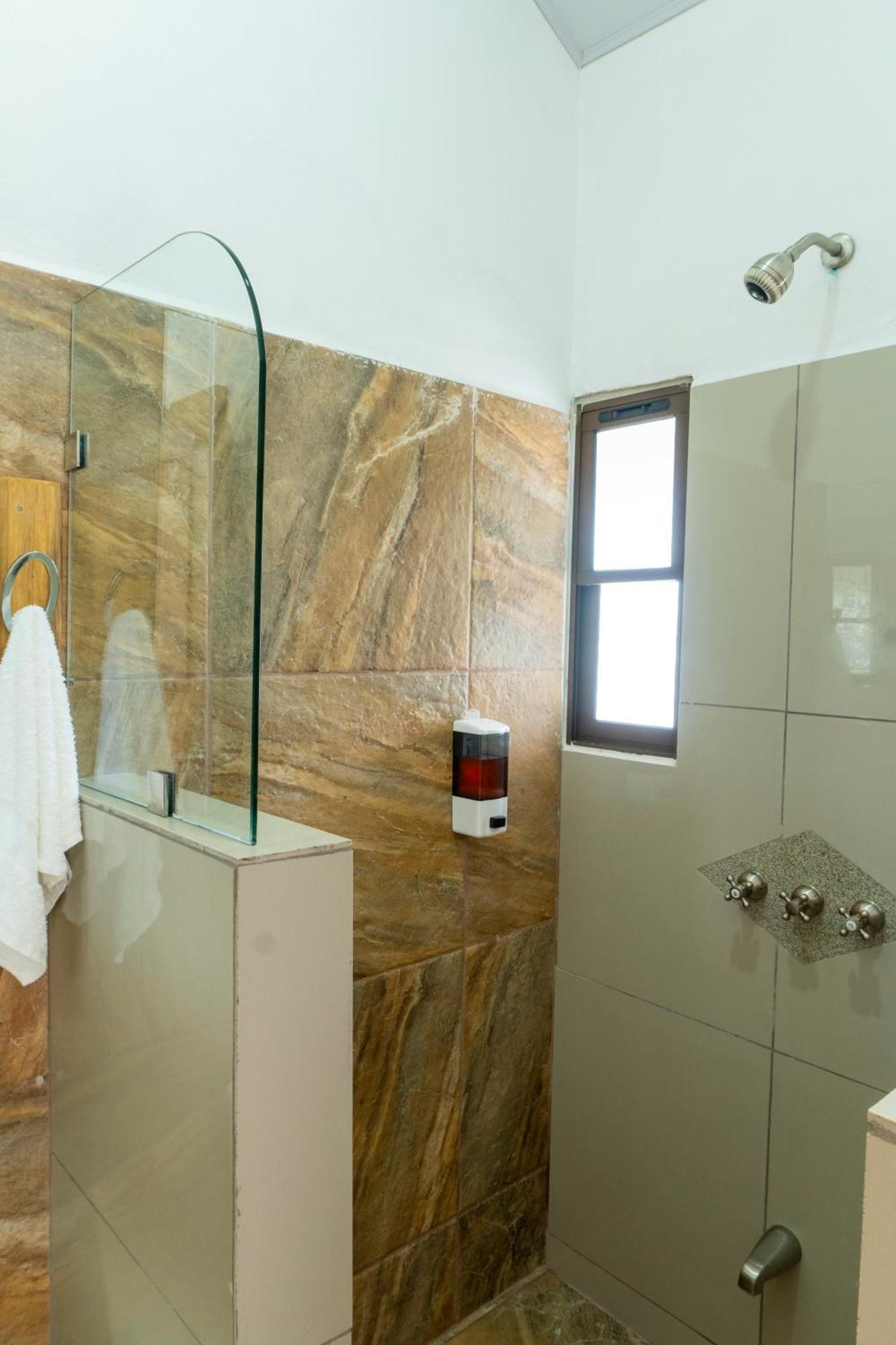 Hotel Pura Natura Riverside טורטוגוארו מראה חיצוני תמונה